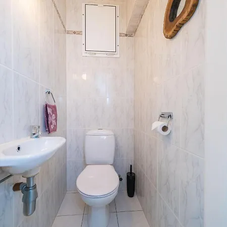 Cozy With Terrace And Sea View